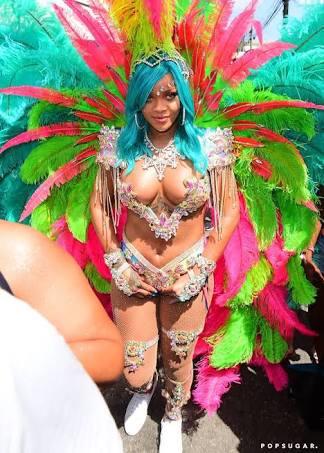 Müziğin Kraliçesi Rihanna'nın Olay Yaratan Festival Stilleri