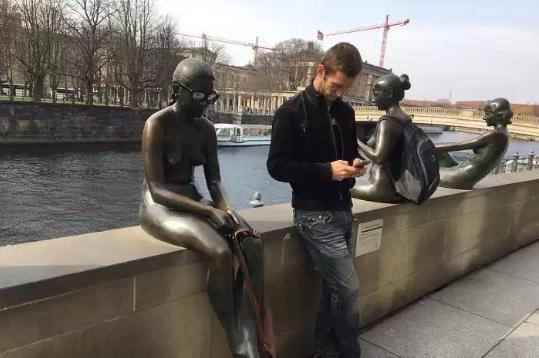 Yalnız Seyahat Etmenin de Çok Eğlenceli Olduğunu Gösteren Fotoğraflar!