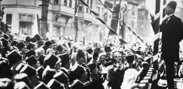 Mustafa Kemal Atatürk'ün Ders Verici Ve O Dönem Koşullarını Bizlere Açıklayan 10 Sözü