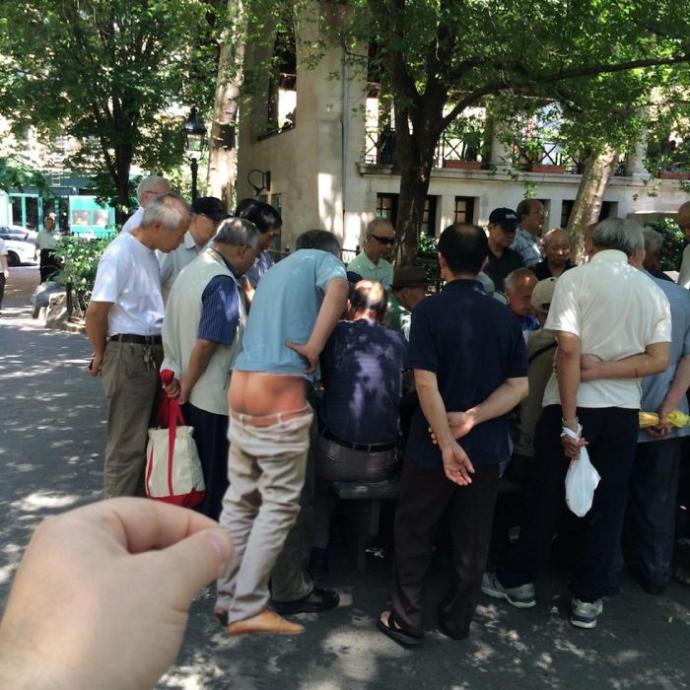 Sıkıcı Şehir Hayatından Bunalıp Çevresini Daha Eğlenceli Hale Getiren Sanatçıyla Tanışın!