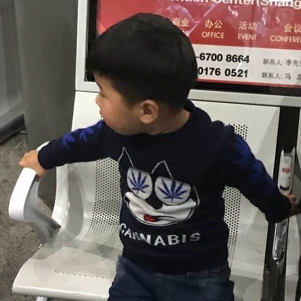 Çinlilerin İngilizce Hakkında Ne Kadar Cahil Kaldığını Kanıtlayan Kıyafetler!