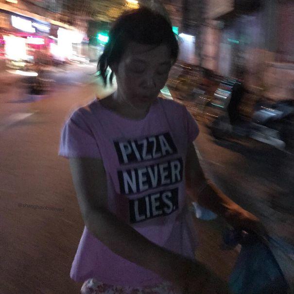 Çinlilerin İngilizce Hakkında Ne Kadar Cahil Kaldığını Kanıtlayan Kıyafetler!