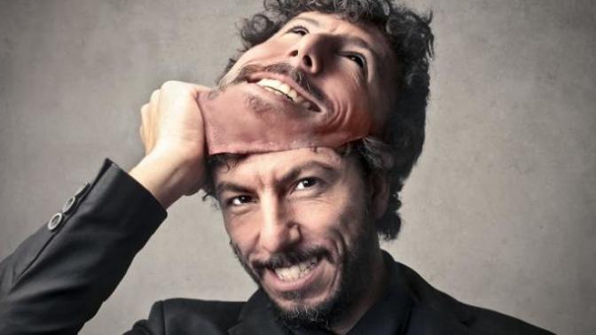 Hem Dost Hem Düşman, Biri Var Aynada Yansıyan: Ego