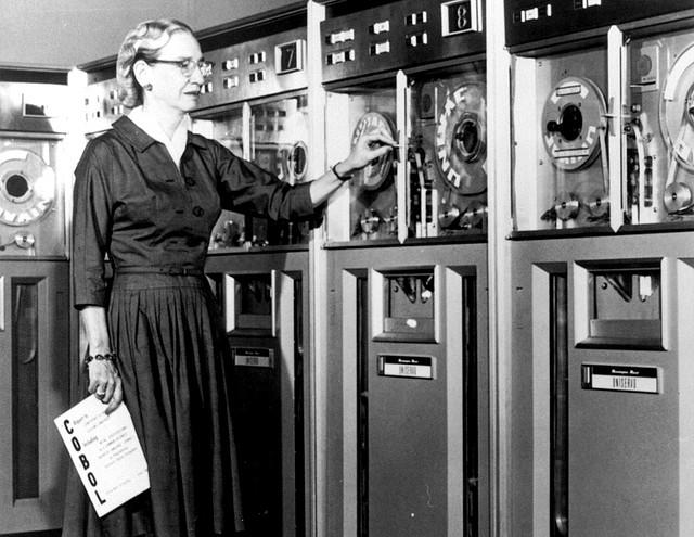 Modern Bilgisayarın Annesi Grace Hopper ve Yaptıkları!