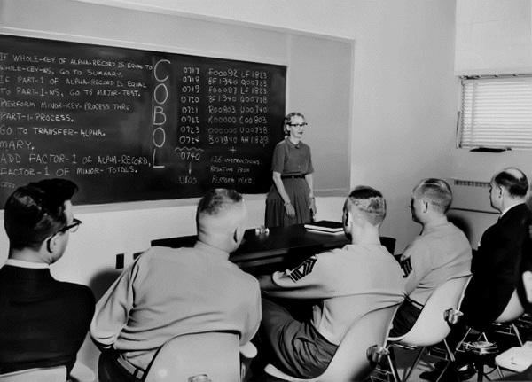 Modern Bilgisayarın Annesi Grace Hopper ve Yaptıkları!