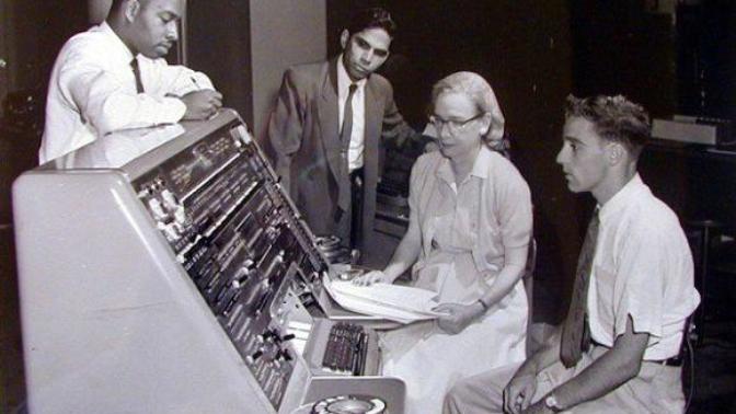 Modern Bilgisayarın Annesi Grace Hopper ve Yaptıkları!