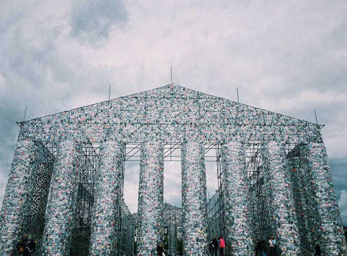 100 Bin Yasaklı Kitaptan Parthenon Tapınağı’nın Tam Boyutlu Kopyasını İnşa Eden Sanatçı