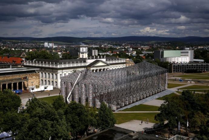 100 Bin Yasaklı Kitaptan Parthenon Tapınağı’nın Tam Boyutlu Kopyasını İnşa Eden Sanatçı