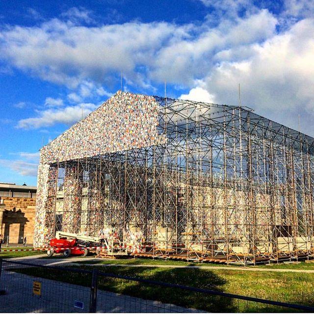 100 Bin Yasaklı Kitaptan Parthenon Tapınağı’nın Tam Boyutlu Kopyasını İnşa Eden Sanatçı