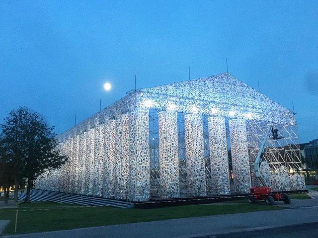 100 Bin Yasaklı Kitaptan Parthenon Tapınağı’nın Tam Boyutlu Kopyasını İnşa Eden Sanatçı