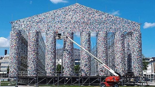 100 Bin Yasaklı Kitaptan Parthenon Tapınağı’nın Tam Boyutlu Kopyasını İnşa Eden Sanatçı
