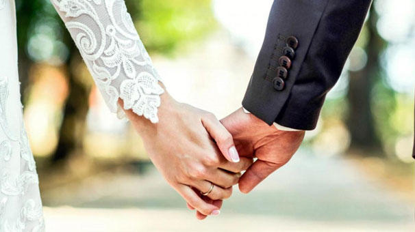 Gökten Üç Elma Düştü: Aşk, Haz ve Evlilik!