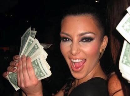 Kim Kardashian’ın dünyanın en zengin kadını olmasına 100 milyar kalmış ve hayranları nette bağış sayfası açmış ne düşünüyorsunuz?