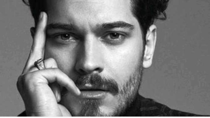 Çağatay Ulusoy çok yakışıklı değil mi? 😘?