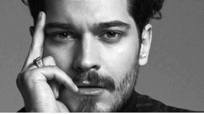 Çağatay Ulusoy çok yakışıklı değil mi? 😘?