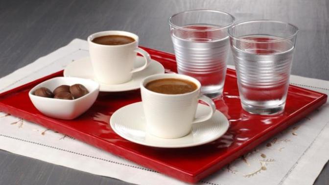 "Fincandaki kahve gibidir hayat.
Bazen acı, bazen tatlı. Önemli olan tadı değil, kimle içtiğindir" kiminle kahve icmek istersin?