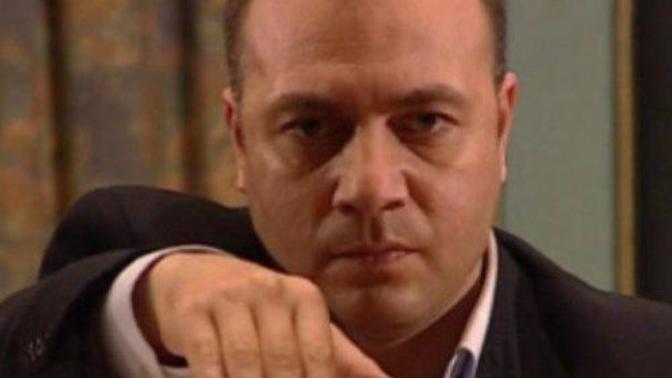 El öpmek çok gereksiz bir adet değil mi?
