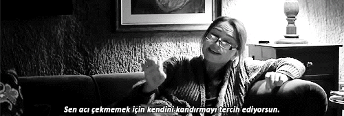 İnsanın kendini kandırması mı daha zordur, başkalarını kandırması mı?