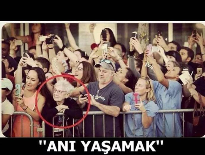 Anı yaşamak mı yoksa kaydetmek mi? Bir konsere gittiğiniz de video çekiyor musunuz / çeker misiniz?