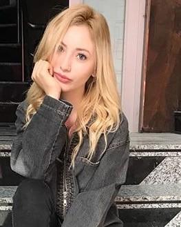 Bu iki kızdan hangisi daha güzel 👄👅👄👅👄👅👄👅👄?