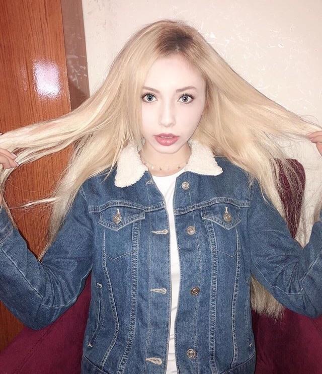 Bu iki kızdan hangisi daha güzel 👄👅👄👅👄👅👄👅👄?