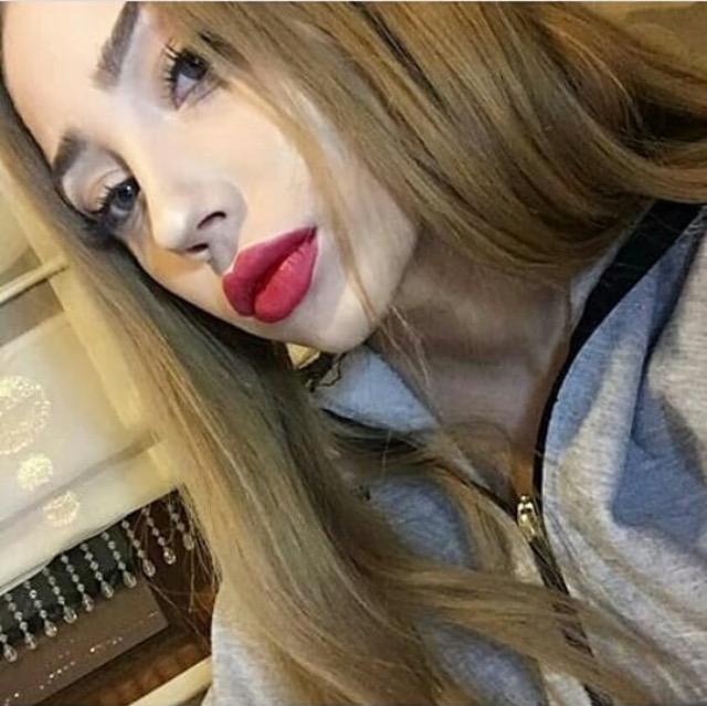 Bu iki kızdan hangisi daha güzel 👄👅👄👅👄👅👄👅👄?
