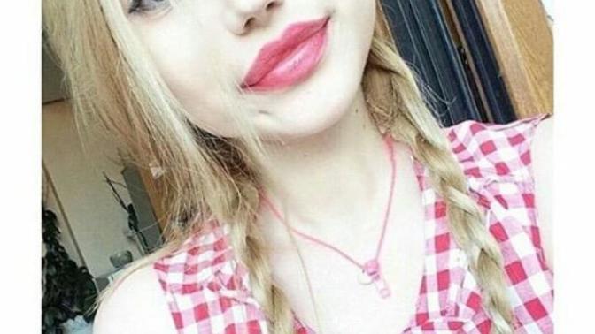 Bu iki kızdan hangisi daha güzel 👄👅👄👅👄👅👄👅👄?
