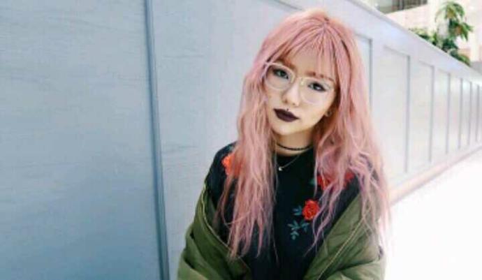 Pembe saçlı kızlar çocuk ruhlu mudur?