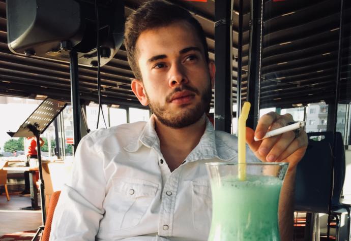 Böyle yakışıklı imam , dinkültürü öğretmeni gördünüz mü?