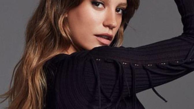 Serenay Sarıkaya mı, Taylor Swift mi daha güzel?