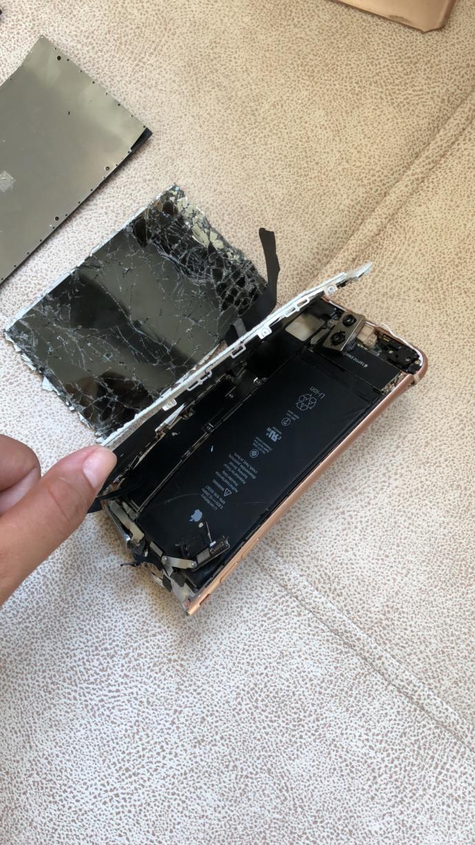 O phone 8 plus balkondan düştü 7. kat parçalandı servis yapar mı yapılır mı kriz geçireceğim resimli?