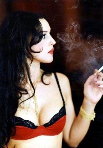 Monica Bellucci'nin eski kocası evlendi. Siz olsanız Monica Bellucci'yi mi tercih ederdiniz? yoksa Tina Kunakey' i mi?