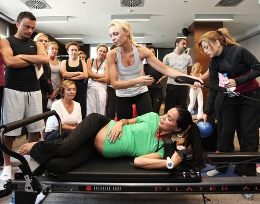Sizce hamileliği sırasında bile yaptığı sporla En Sporcu Anne kişiliğini kazanan ünlü anne kim?