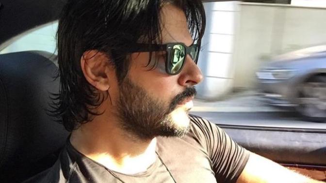 Her haliyle yakışıklı ve çekici olan Burak Özçivit’in yeni saç modelini beğendiniz mi?