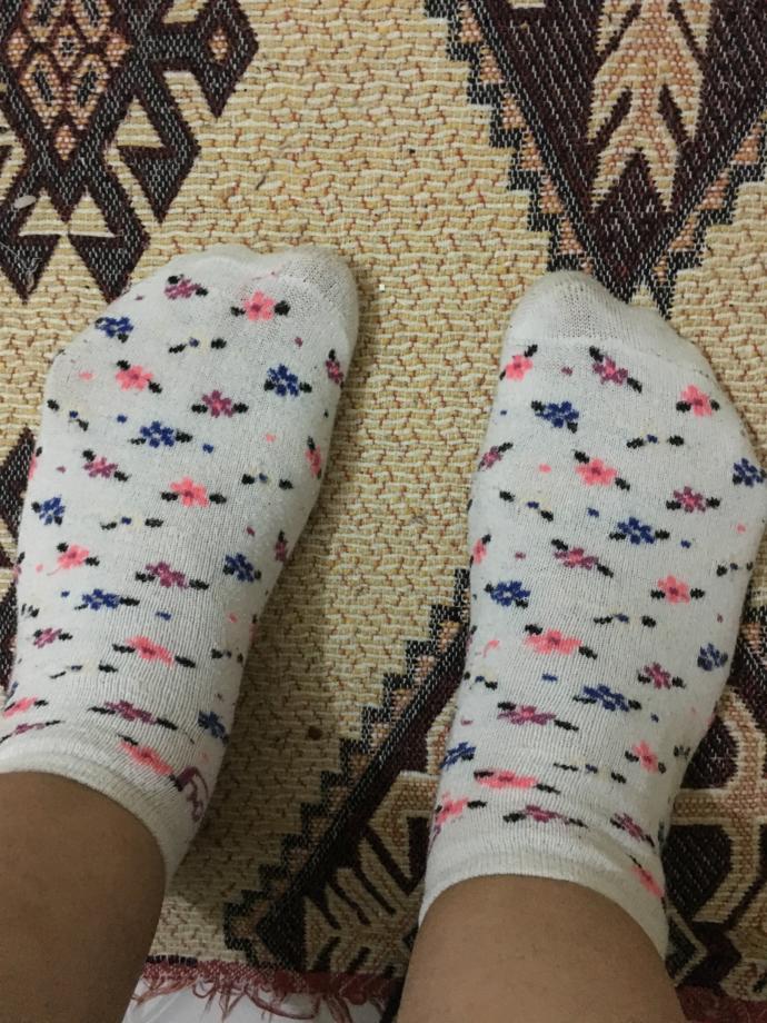 şu an ayağınızda  ya da  bacağınızda hangi çorap varr kızlar  ya da  erkekler? 😂😂?