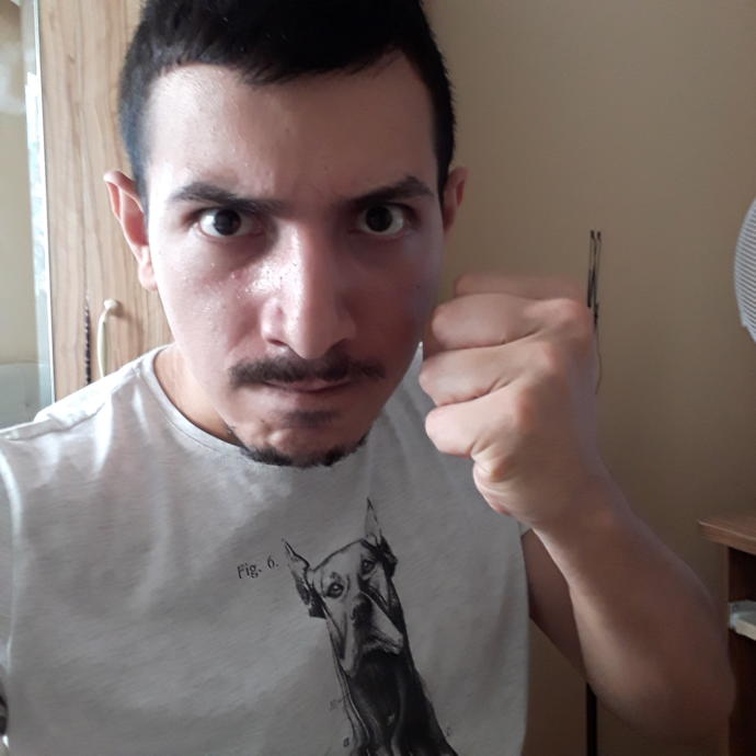 Eşimin erkek kardeşi bana asılıyor, eşime bu durumu söylemeli miyim?