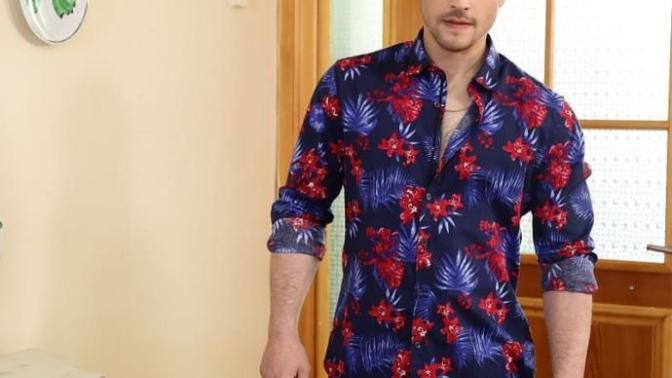 Fotoğraflardaki 2 aktörden hangisi hiç soyunmadan da seksi görünecek vücuda sahip? Hangisinin maskülen cazibesi daha yoğun?