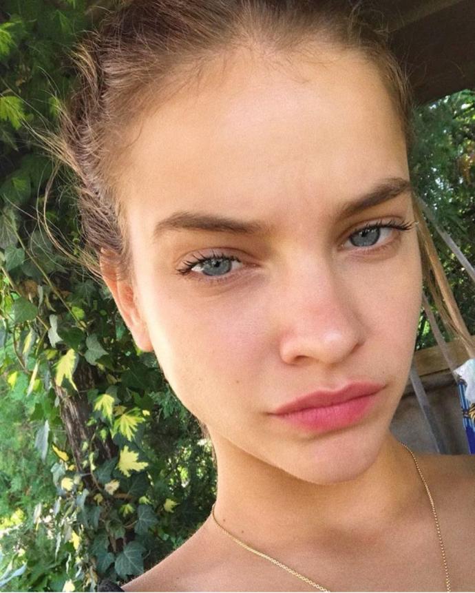 Barbara Palvin burda makyajsiz mi?