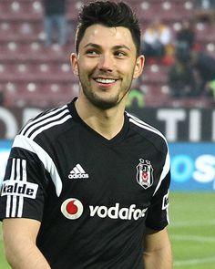 En yakışıklı futbolcu hangisi?