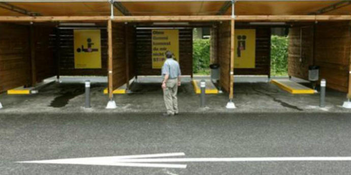 Zürih'te açıkhava seksi (outdoor sex) daha güvenli ve sağlıklı kılmak adına seks kutuları kurulmuştu. Zürih Belediyesi 5 yıl önce şehirde kurulan seks kabinlerinin yıl dönümünde projenin başarılı sonuçlar verdiğini açıkladı.