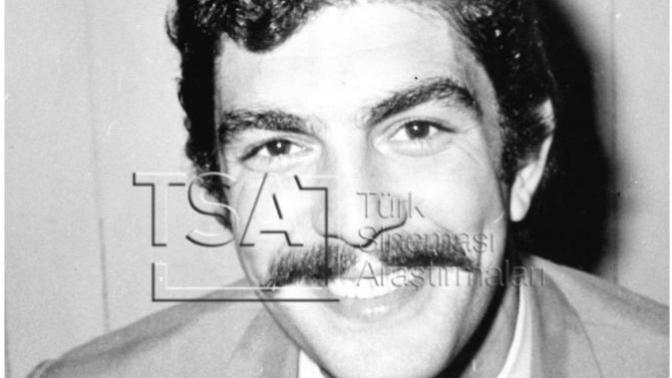 Sizce Bergüzar Korel boyunu babasından mı almış? Güzelliğini de annesinden?