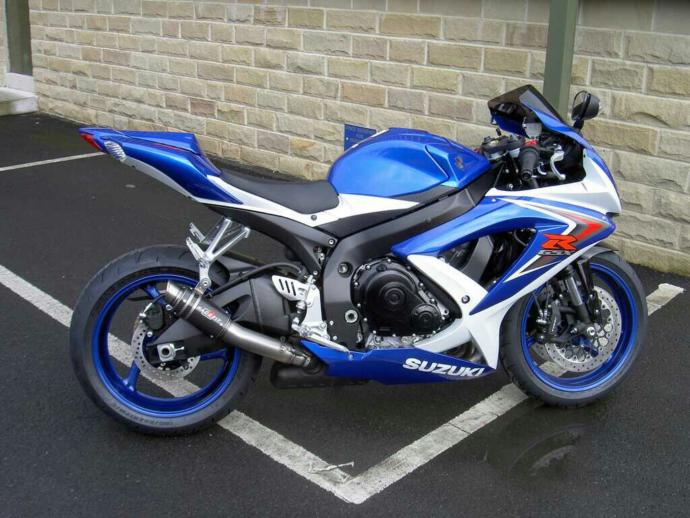 R6 mı gsxr600 mü ??