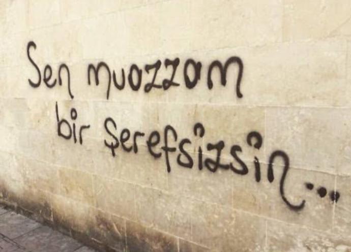 Platonik aşkınız size karşı nasıl bir tavır sergilerse; “o da beni seviyor galiba.” Cümlesini kurarsınız?