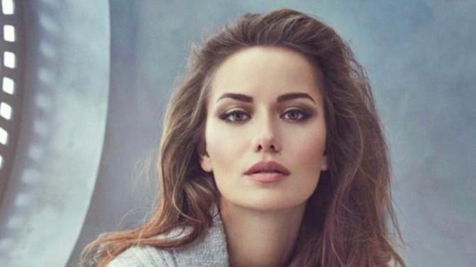 "Dünyanın En Güzel Kadınları" listesinde yer alan tek Türk Fahriye Evcen'i siz güzel buluyor musunuz?