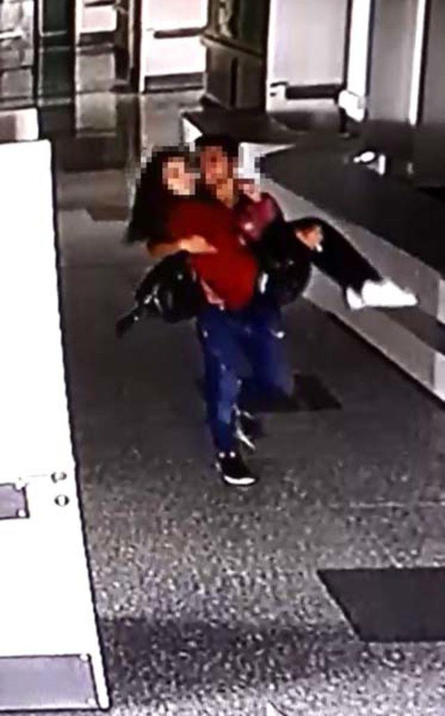 Sevgililerin hastane kaçamağı. Hastanede gizli kaçamak yapan iki sevgili, orada bulunan seni rahatsız eder mi?