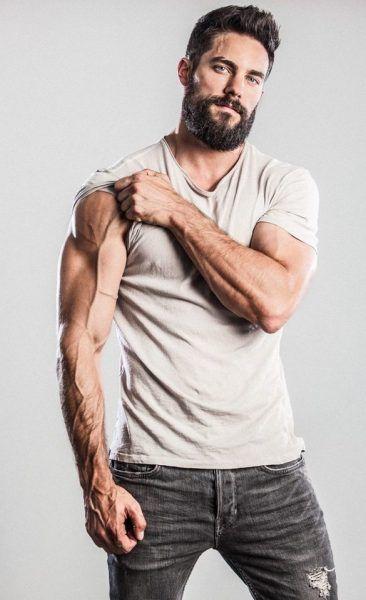 Özgürlüğün Elli Tonu'nun kadrosunda yer alan aktör Brant Daugherty bence rol arkadaşı Jamie Dornan'dan daha seksi. Ne dersiniz?