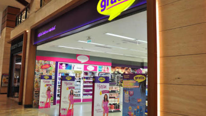 Gratis ve watsons dan sadece kızlar mı alışveriş yapabiliyor içeri de ne var 😂?