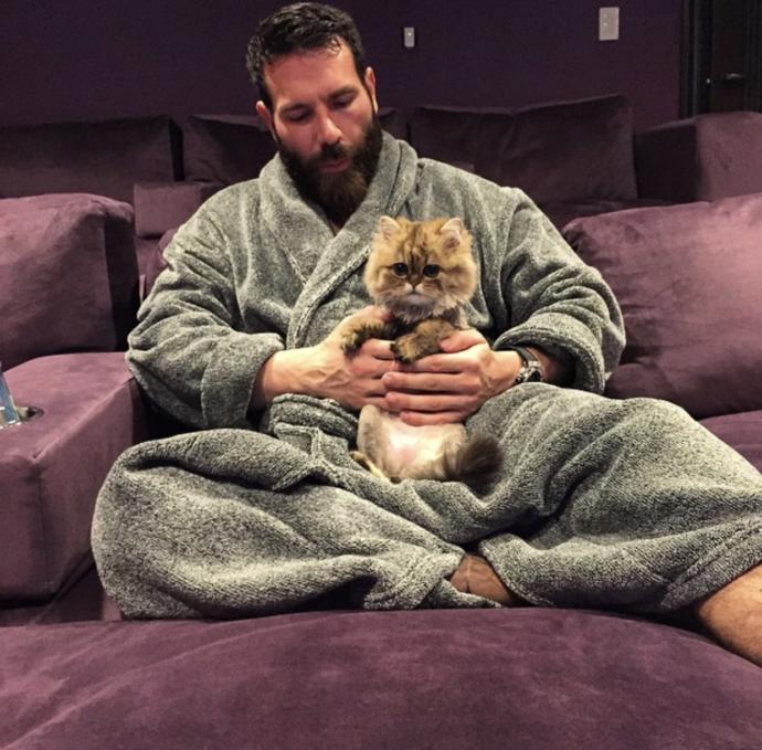 Dan Bilzerian neden bu kadar popüler? Erkekler neden onu idol olarak görüyor? Türkiye’den var mı onun gibi biri?