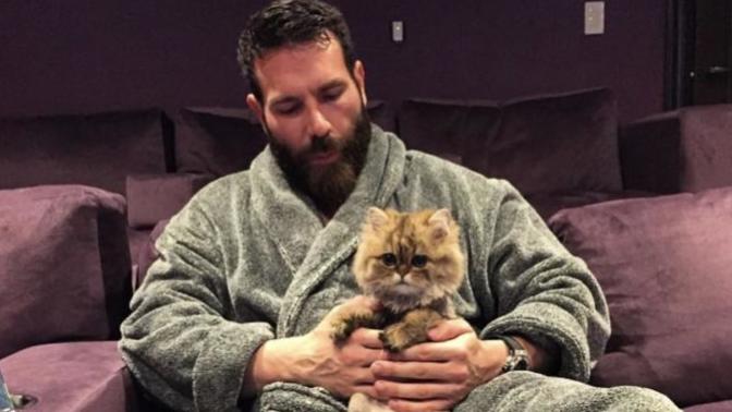 Dan Bilzerian neden bu kadar popüler? Erkekler neden onu idol olarak görüyor? Türkiye’den var mı onun gibi biri?