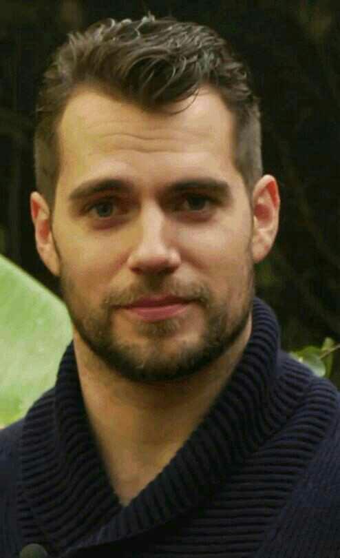 Henry Cavill Sizce de En Yakışıklı Gay Değil Mi?